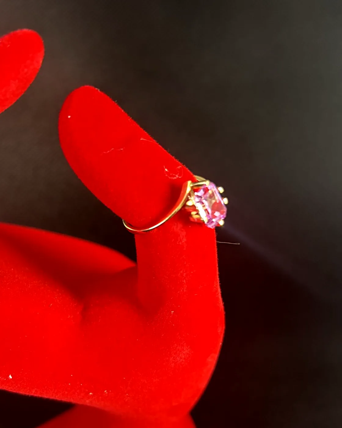 Anillo de oro 18k con piedra rosada — foto 2