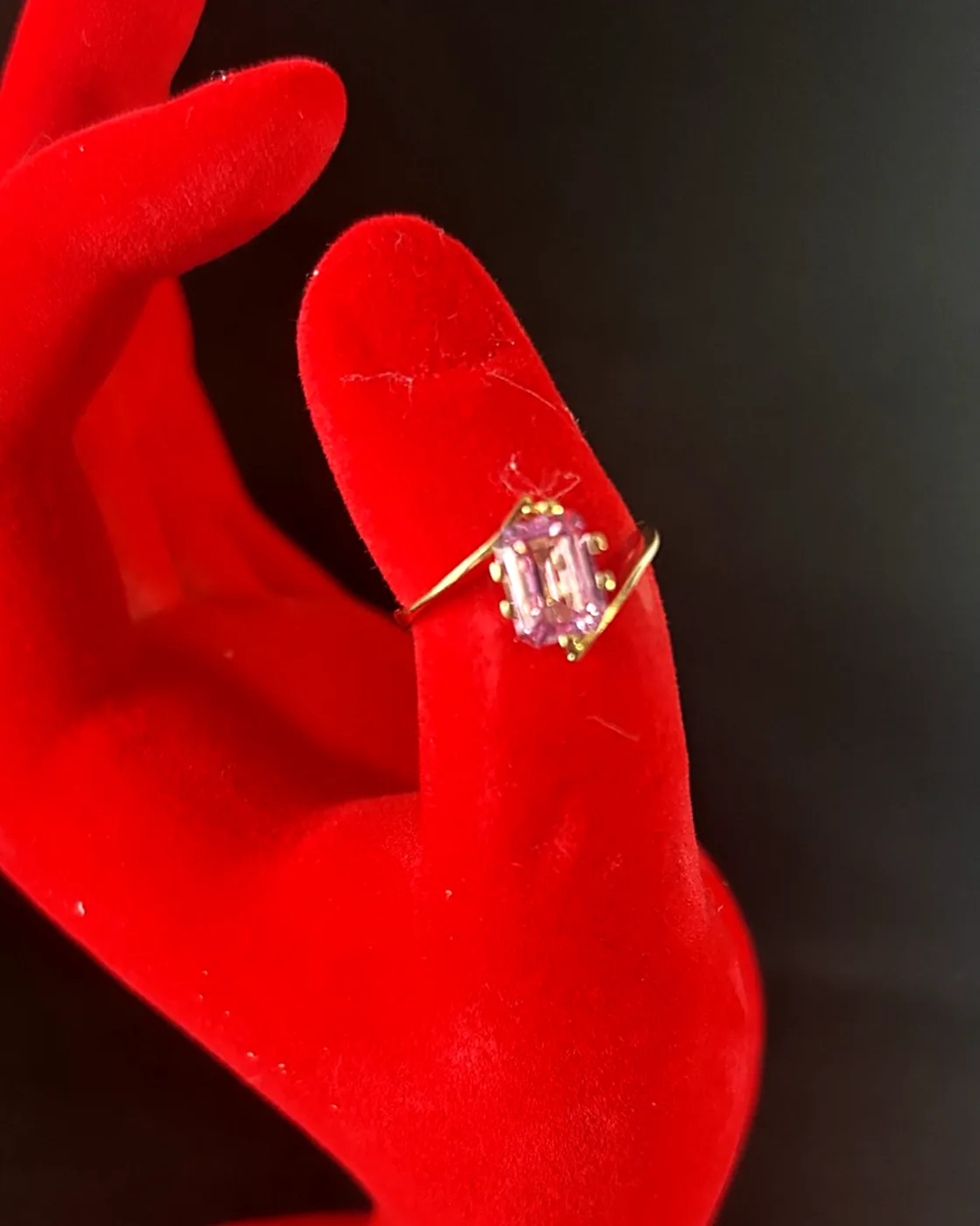 Anillo de oro 18k con piedra rosada — foto 3