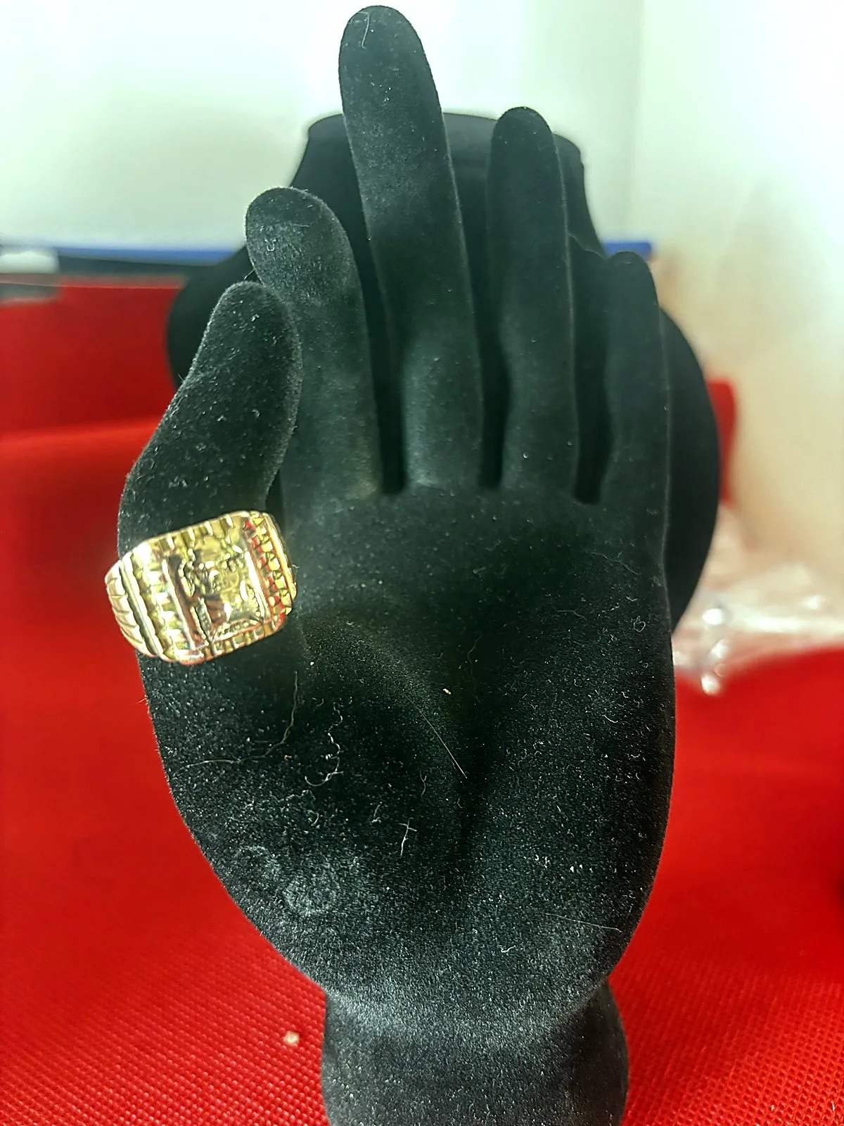 Anillo sello de oro 18k con grabado inca — foto 3